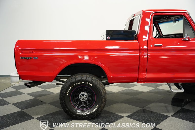 Ford-F-100-1975-Candy-Apple-Red-Red-2