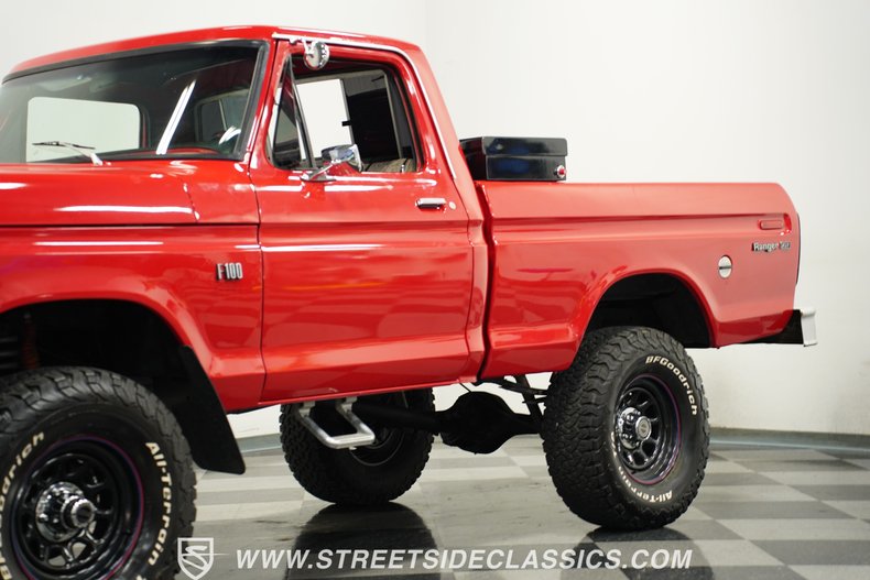 Ford-F-100-1975-Candy-Apple-Red-Red-24