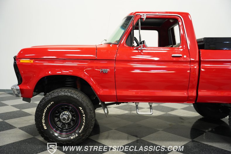 Ford-F-100-1975-Candy-Apple-Red-Red-25