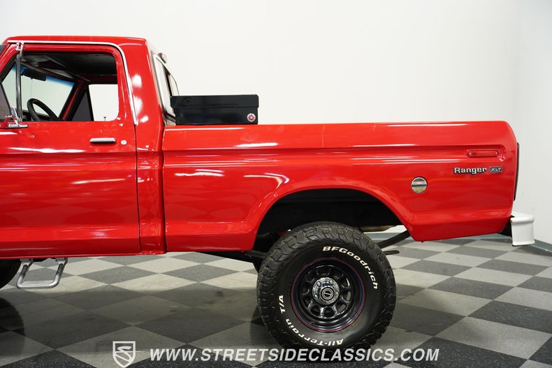 Ford-F-100-1975-Candy-Apple-Red-Red-26