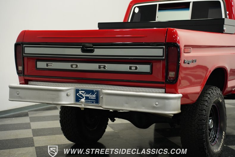Ford-F-100-1975-Candy-Apple-Red-Red-28