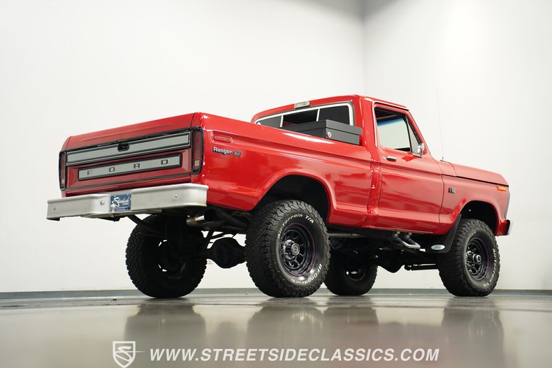Ford-F-100-1975-Candy-Apple-Red-Red-29