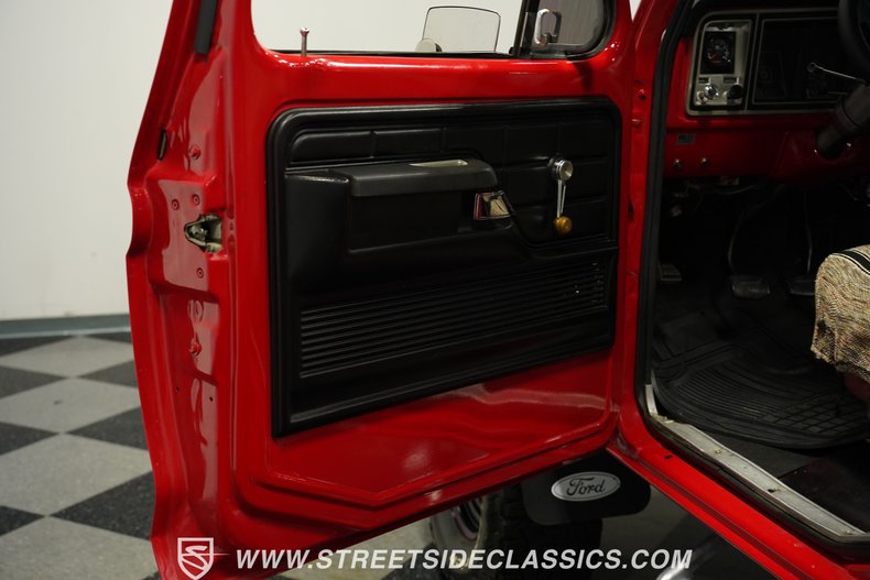 Ford-F-100-1975-Candy-Apple-Red-Red-34