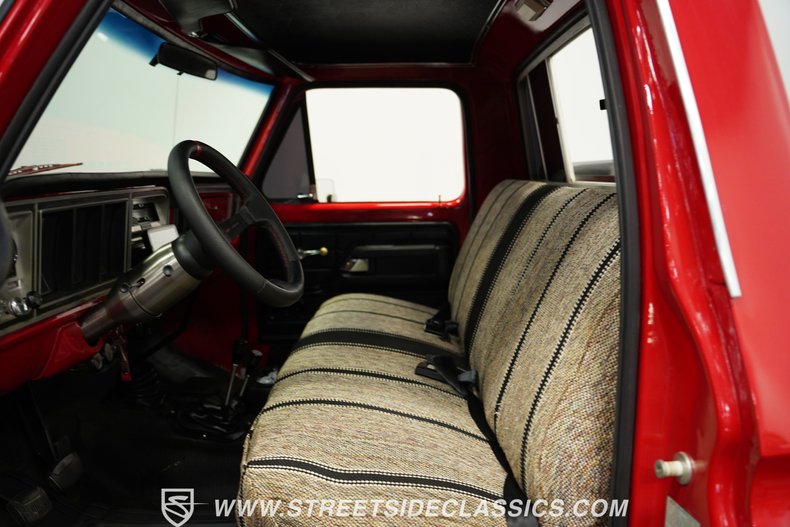 Ford-F-100-1975-Candy-Apple-Red-Red-35