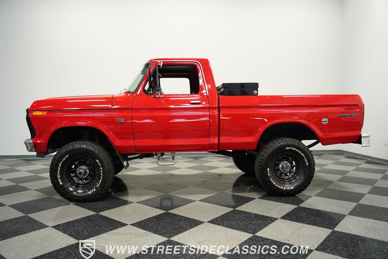 Ford-F-100-1975-Candy-Apple-Red-Red