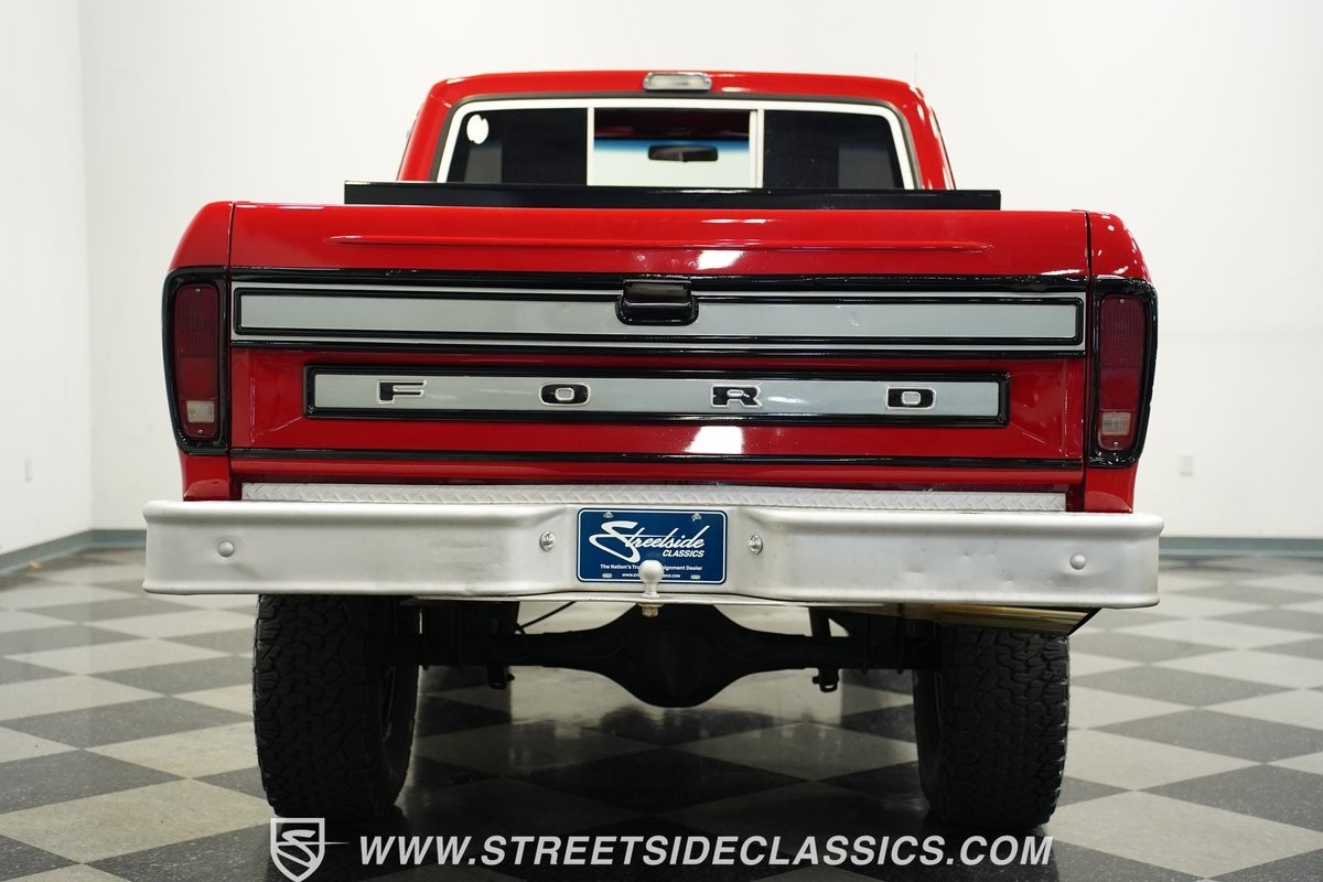 Ford-F-100-1975-Pickup-Truck-10