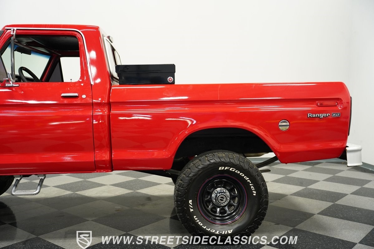 Ford-F-100-1975-Pickup-Truck-23