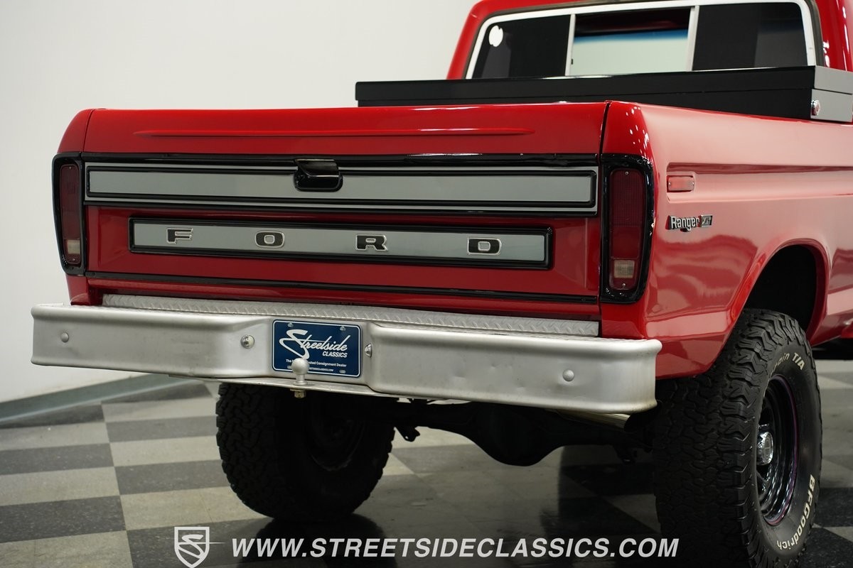 Ford-F-100-1975-Pickup-Truck-25