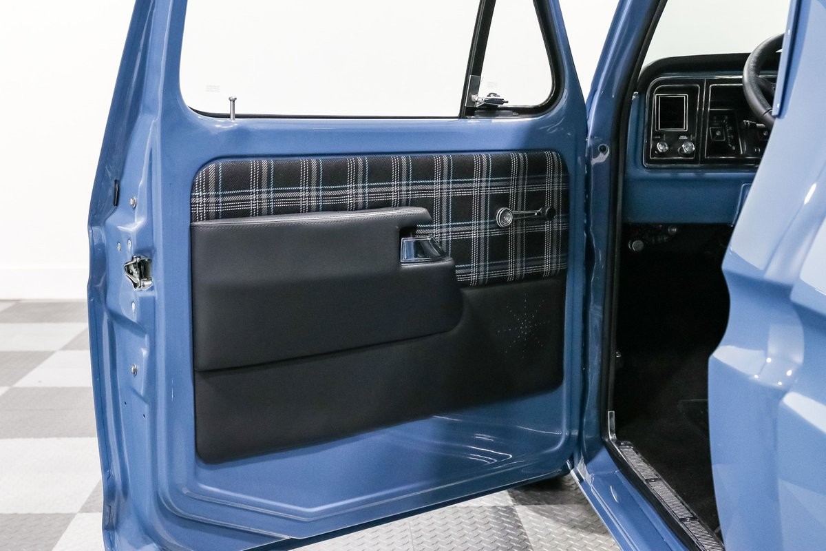 Ford-F-100-1977-Pickup-Truck-12