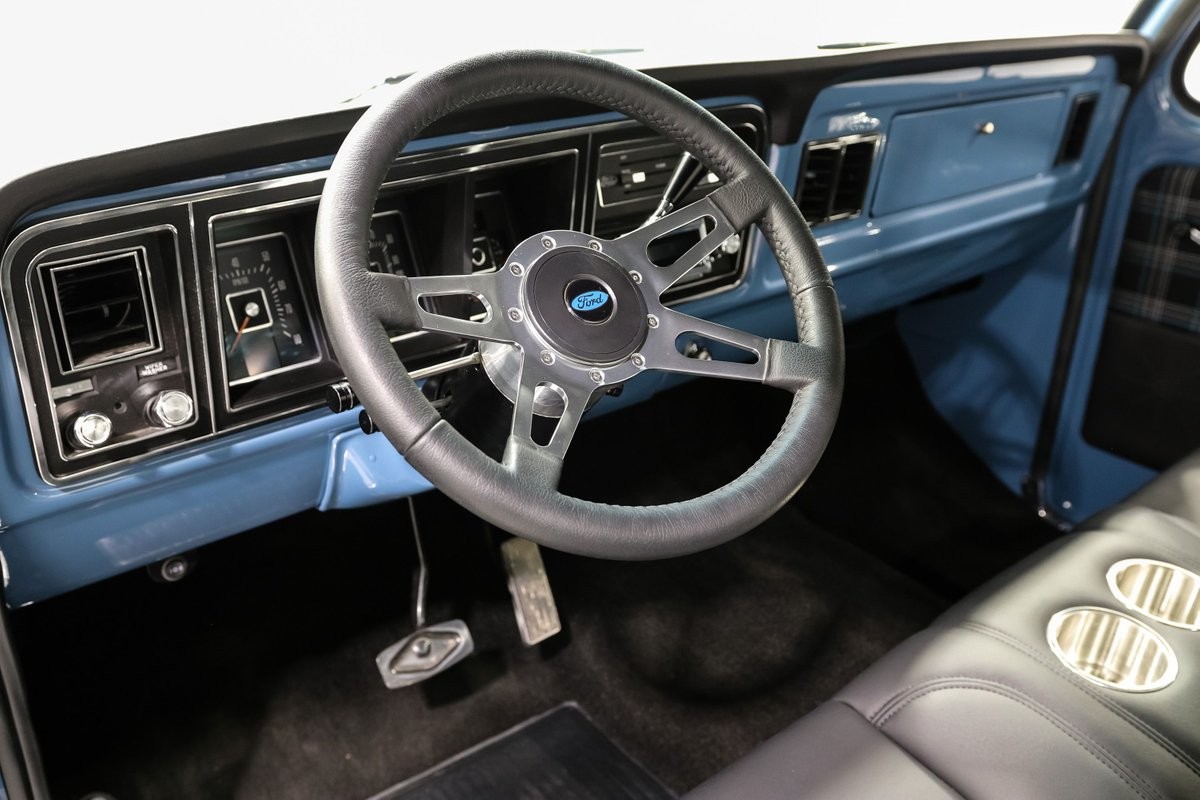 Ford-F-100-1977-Pickup-Truck-13