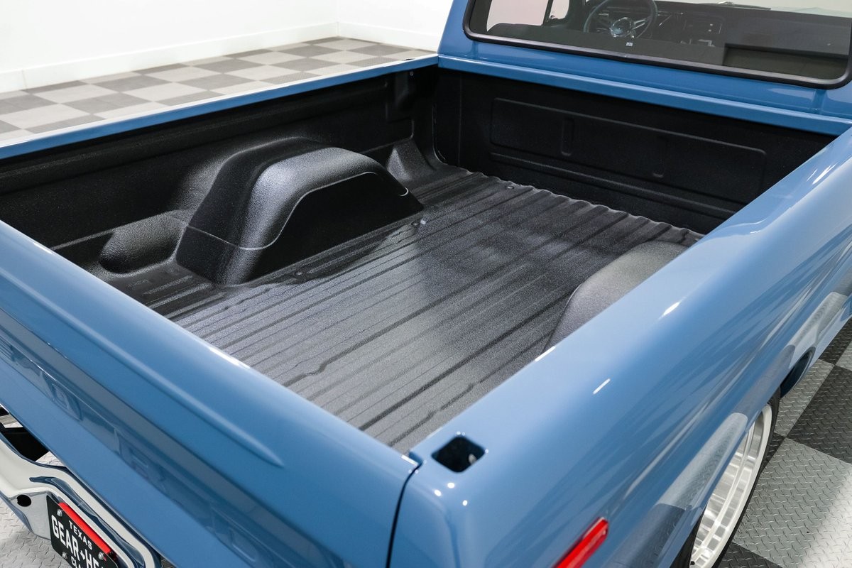 Ford-F-100-1977-Pickup-Truck-18