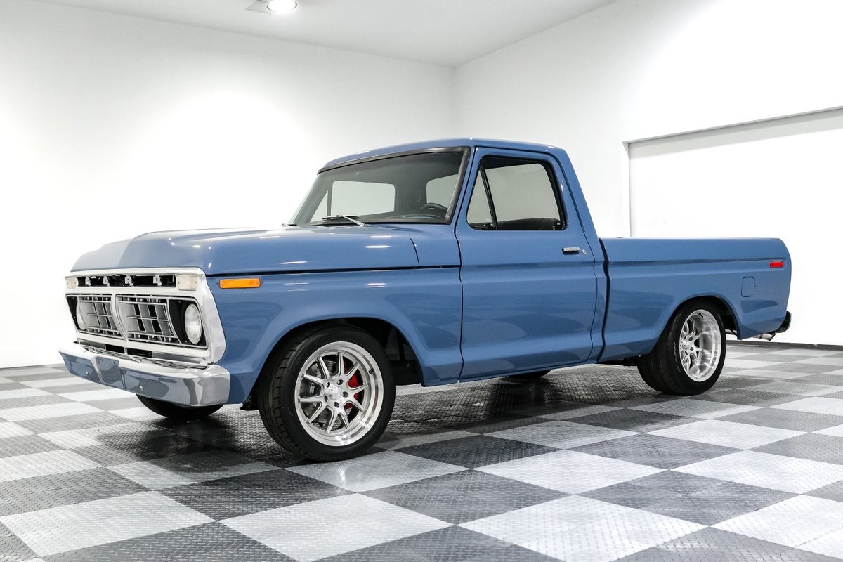 Ford-F-100-1977-Pickup-Truck-2