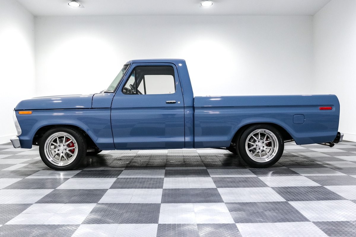 Ford-F-100-1977-Pickup-Truck-3