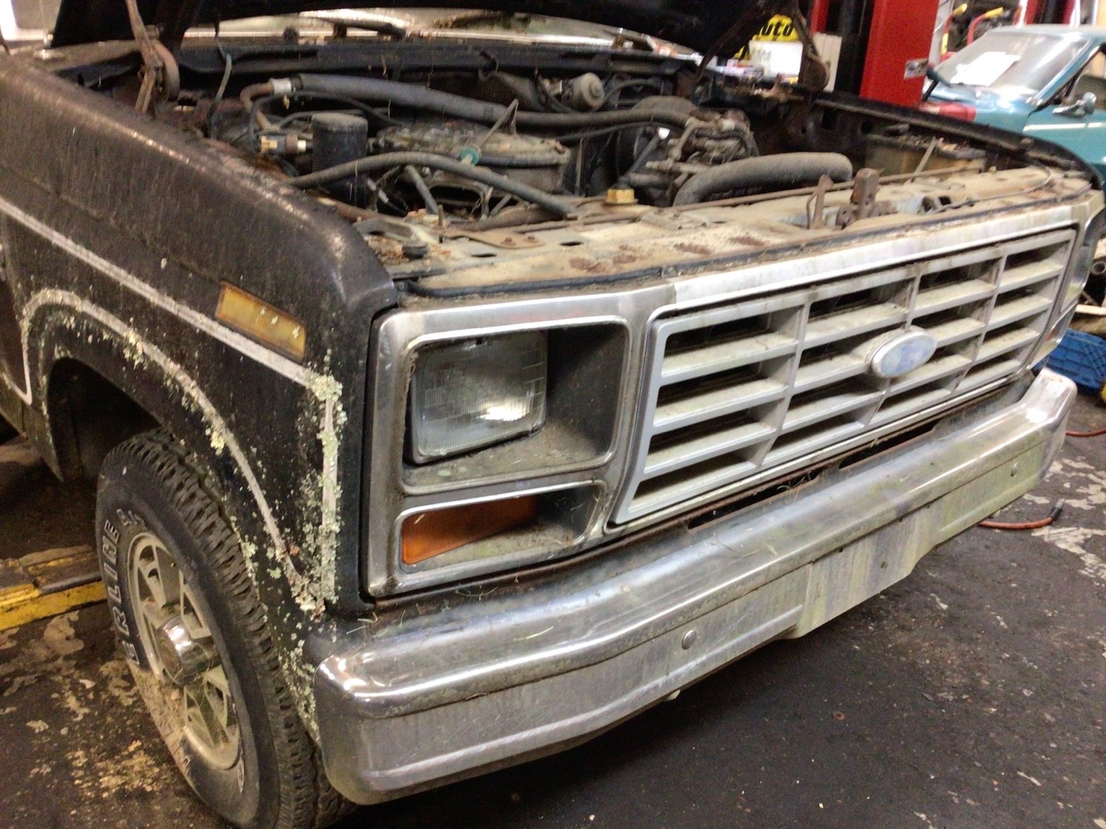 Ford-F-100-1983-2