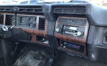 Ford-F-100-1983-9