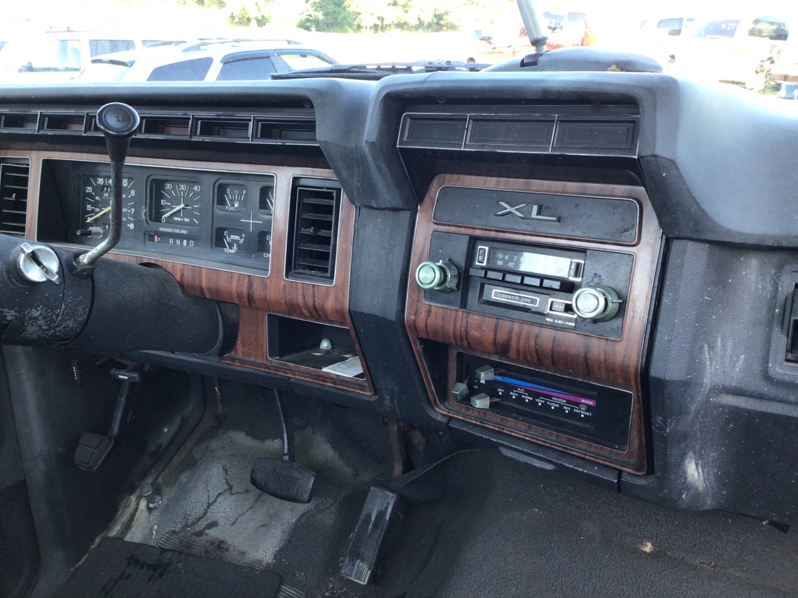 Ford-F-100-1983-9