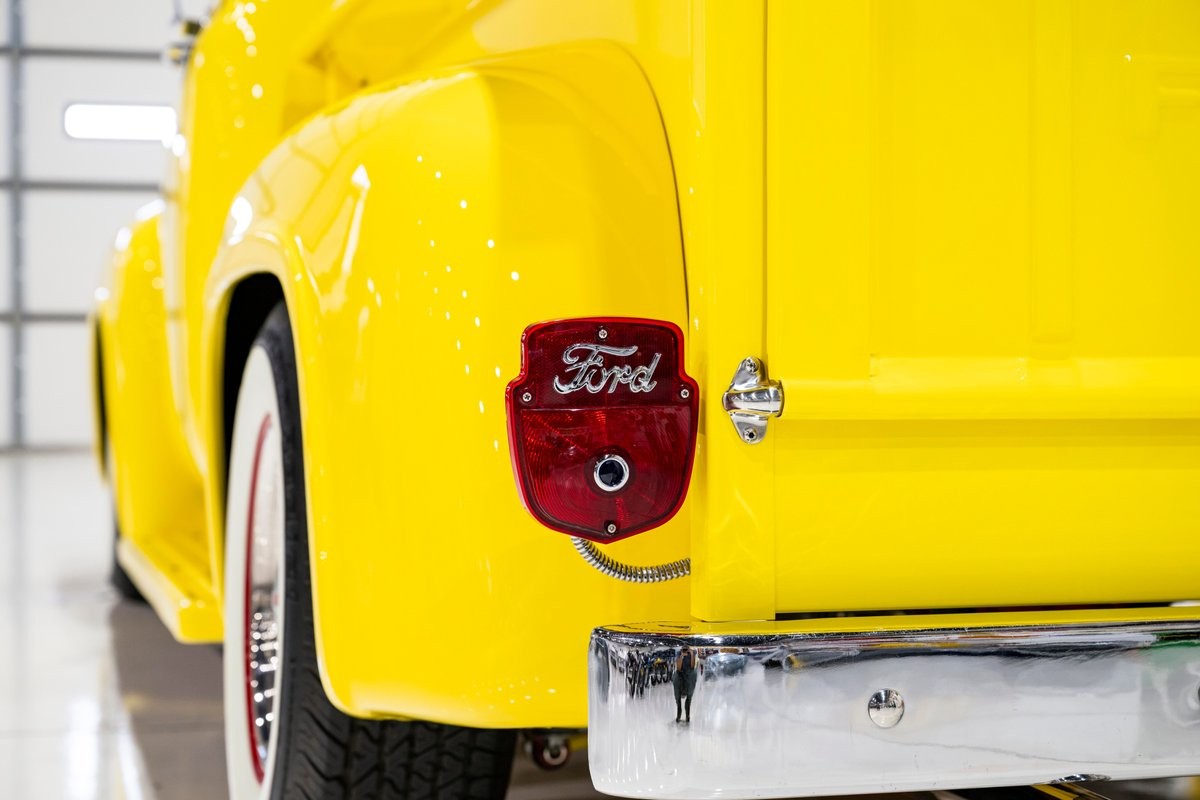 Ford-F-100-Big-Window-1956-33