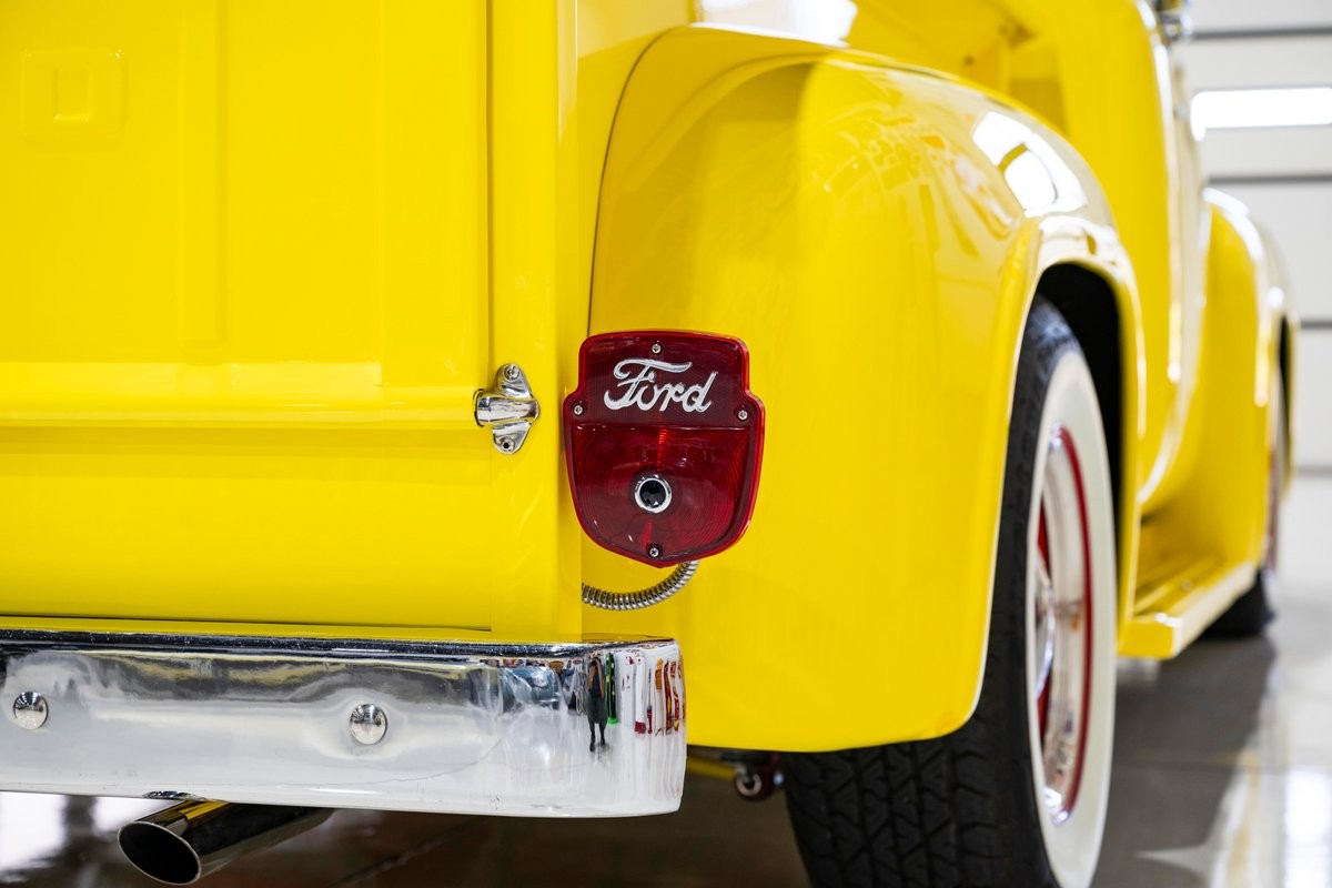 Ford-F-100-Big-Window-1956-34