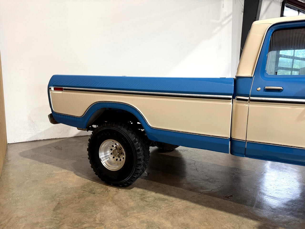 Ford-F-150-1977-Pickup-Truck-10