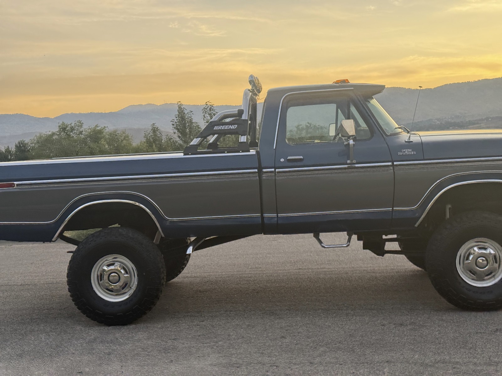 Ford-F-150-1979-Standard-Cab-Pickup-2