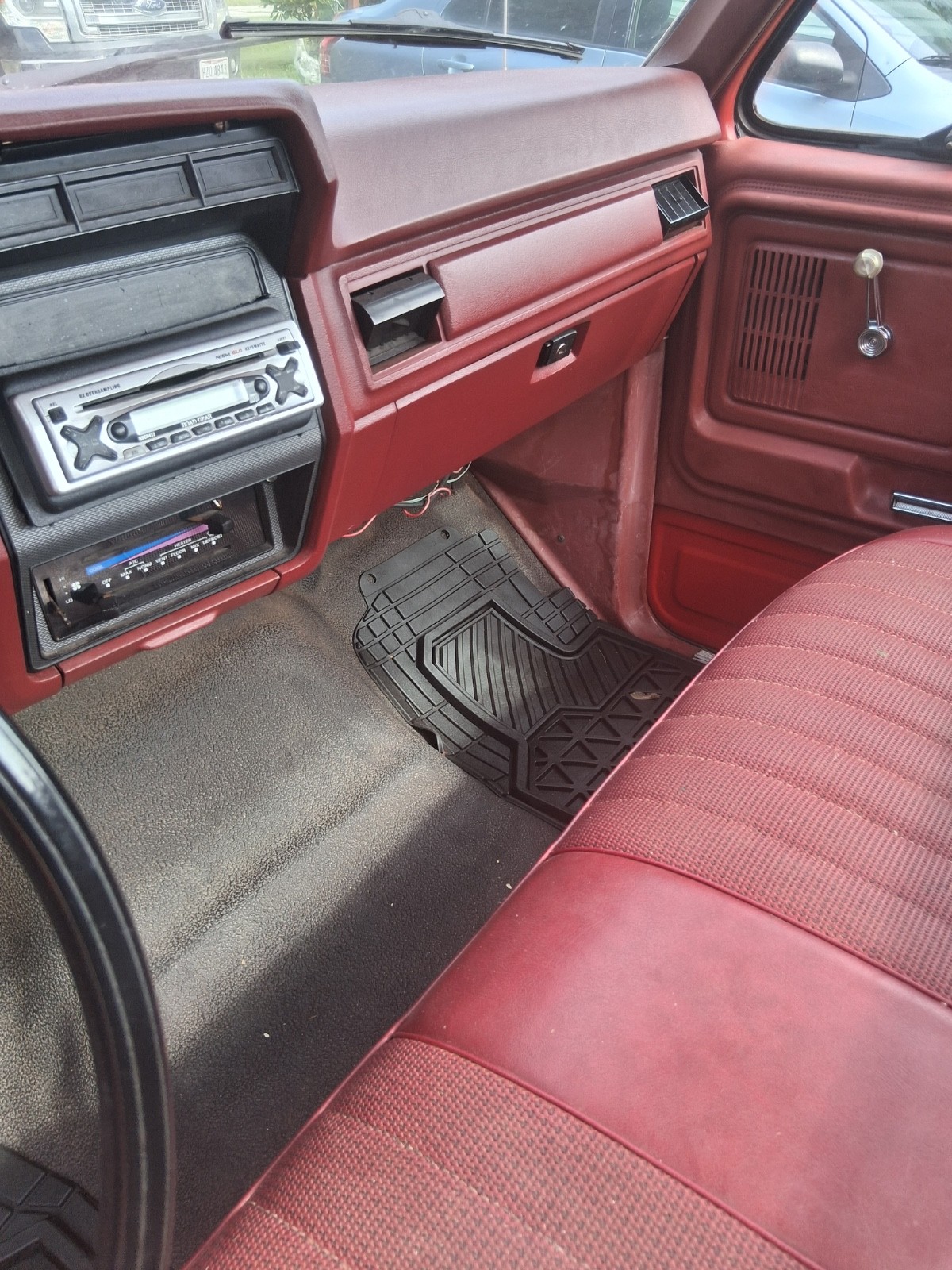 Ford-F-150-1986-Standard-Cab-Pickup-9