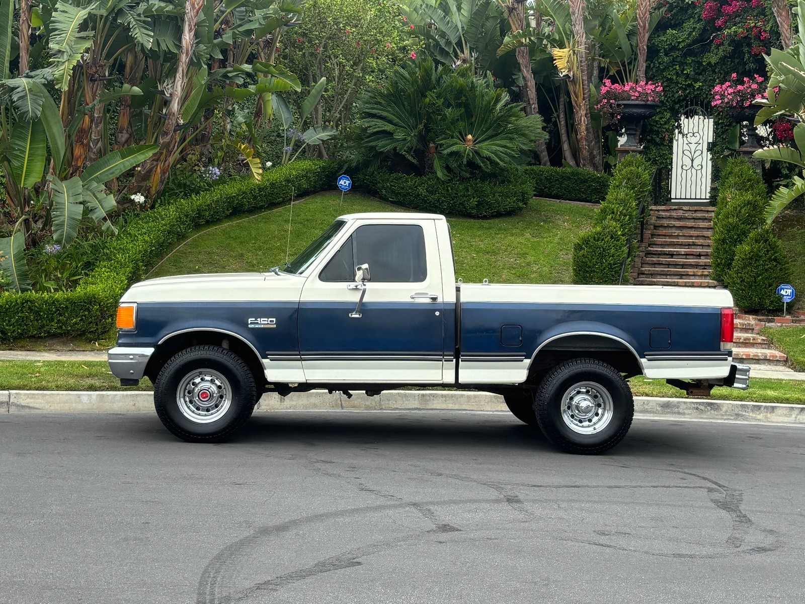 Ford-F-150-1987-Standard-Cab-Pickup-2