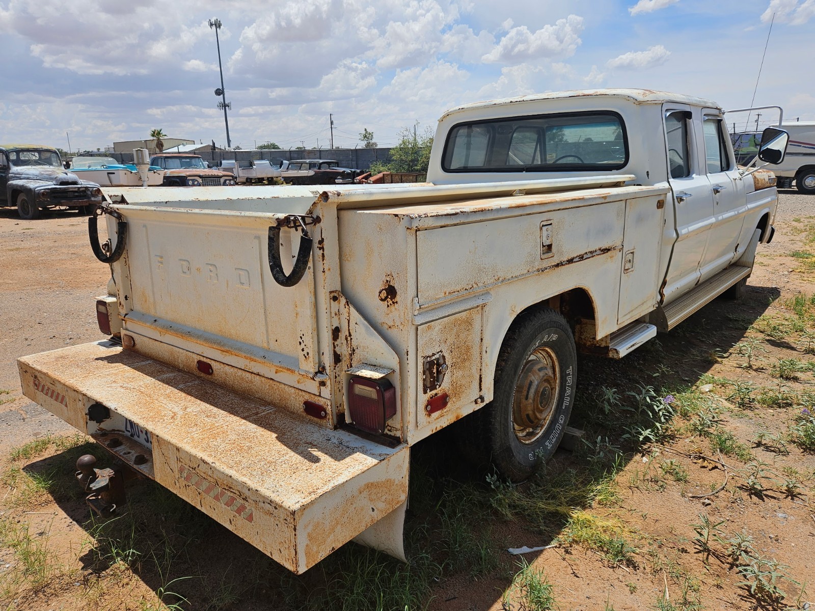 Ford-F-250-1970-Crew-Cab-Pickup-2