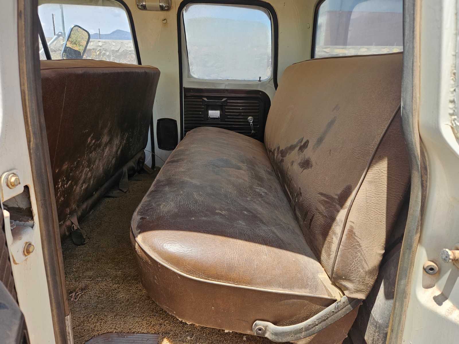 Ford-F-250-1970-Crew-Cab-Pickup-28
