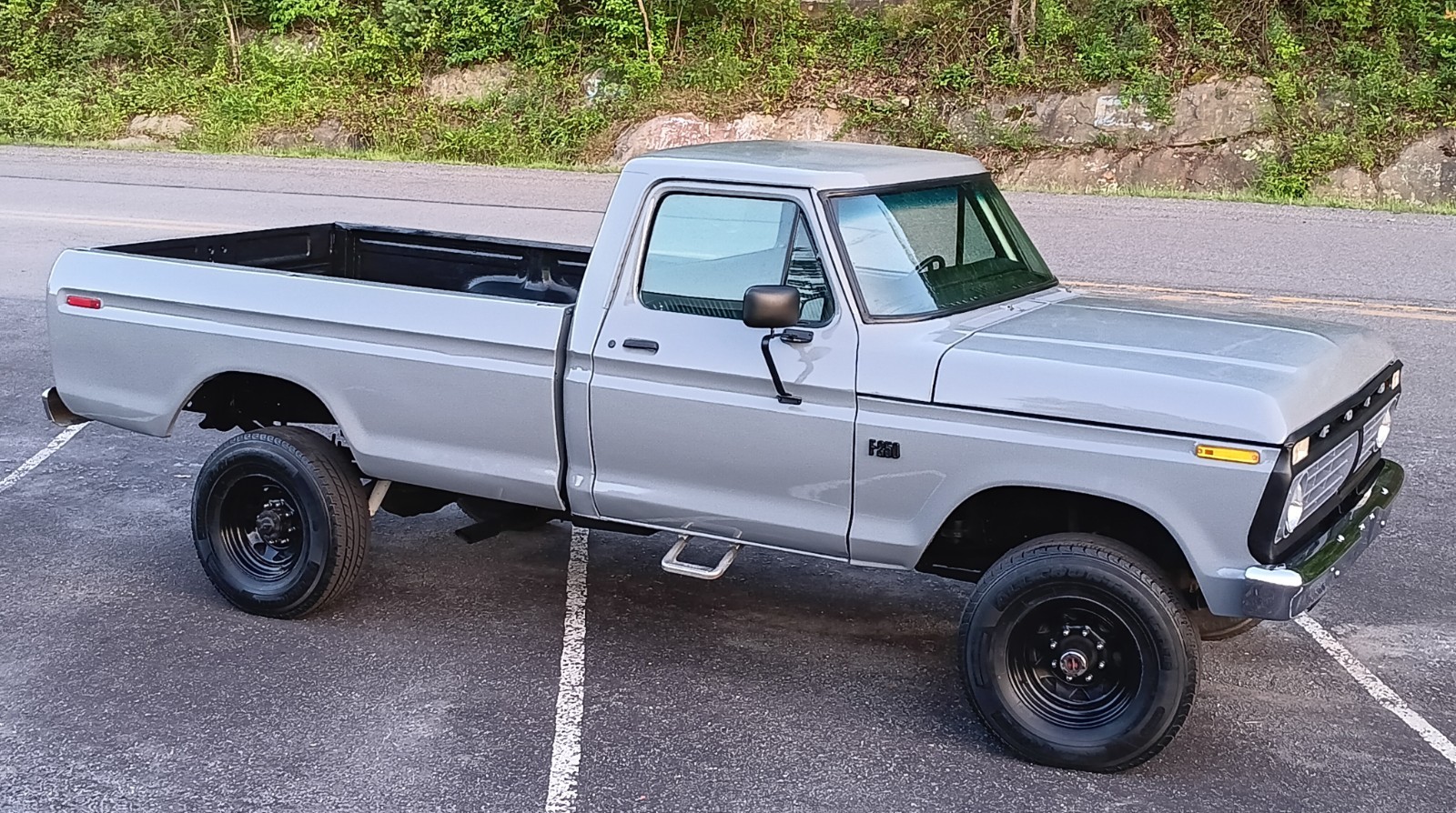 Ford F-250 1975 Standard Cab Pickup
