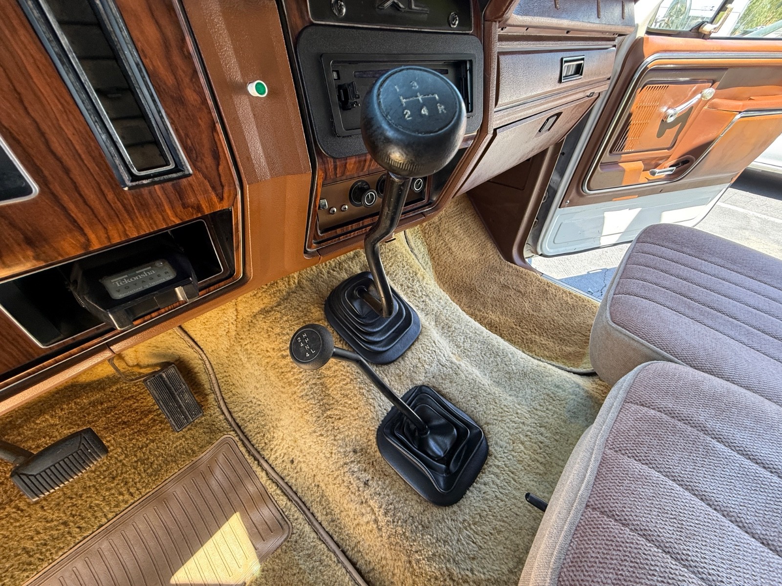 Ford-F-250-1982-Standard-Cab-Pickup-12