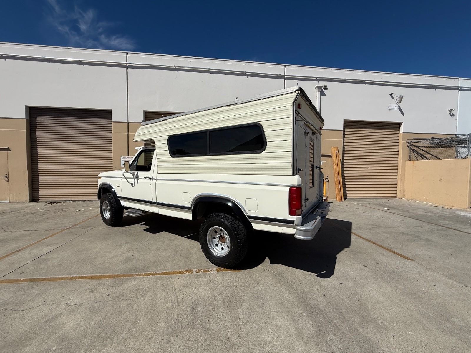 Ford-F-250-1982-Standard-Cab-Pickup-17