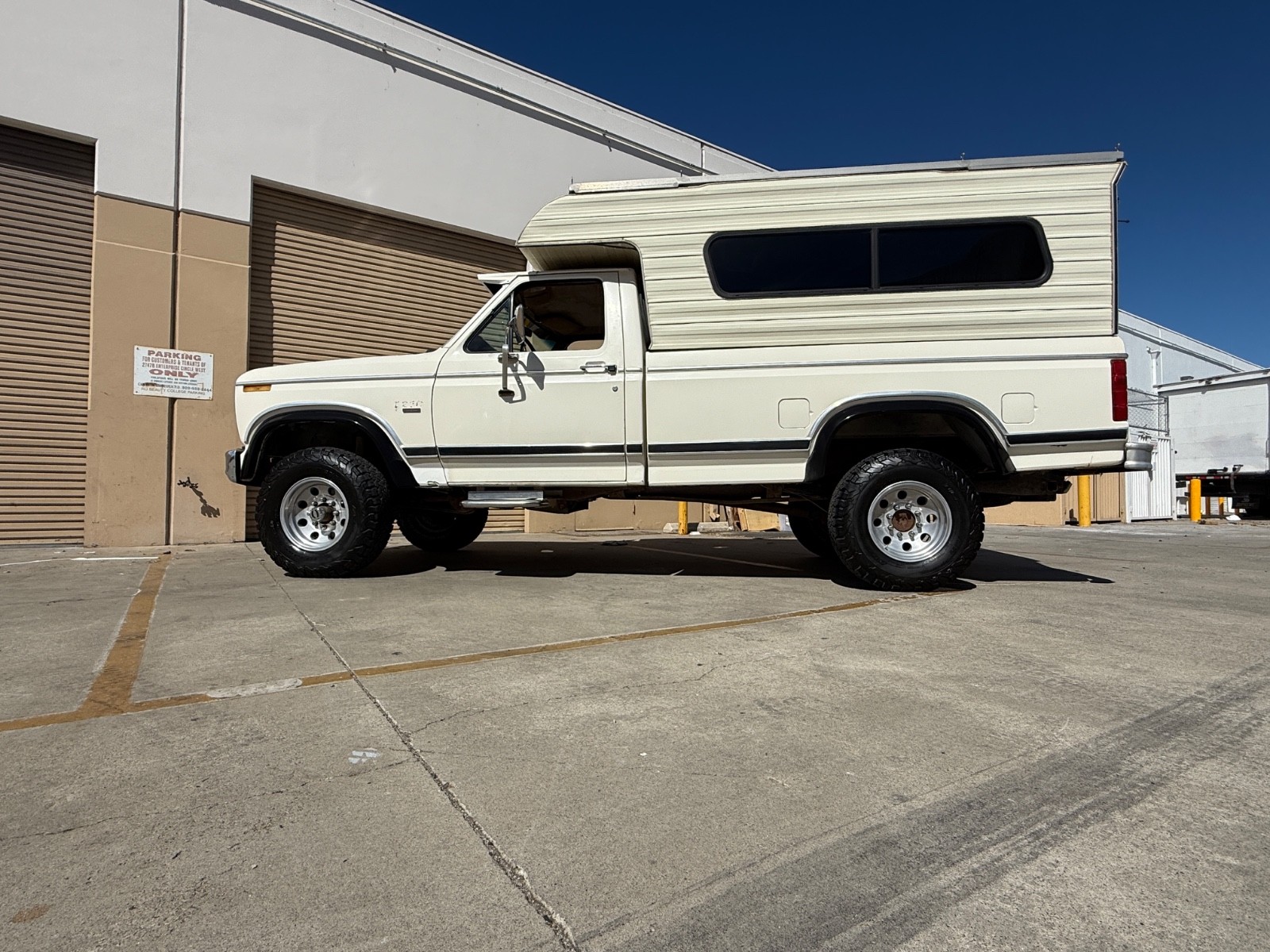 Ford-F-250-1982-Standard-Cab-Pickup
