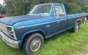 Ford-F-250-1986-Standard-Cab-Pickup-2
