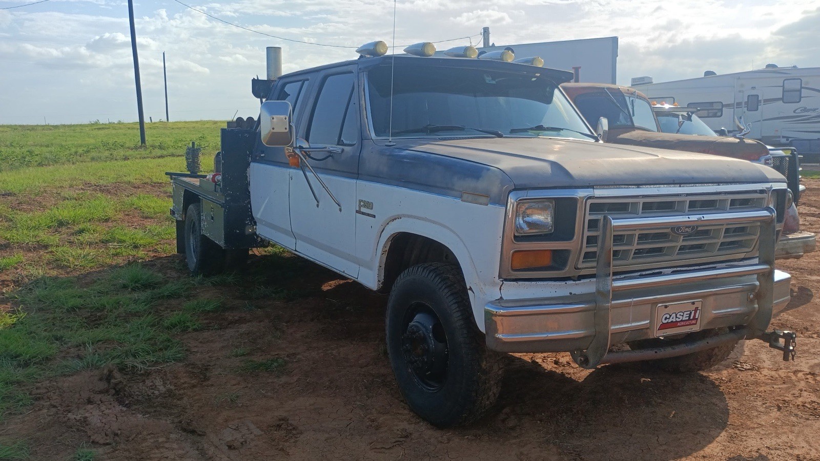 Ford-F-350-1985-Crew-Cab-Pickup-2