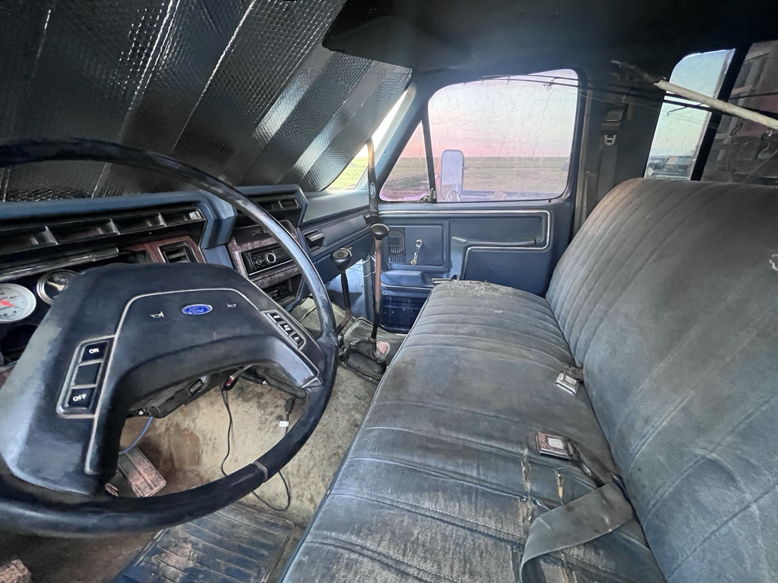 Ford-F-350-1985-Crew-Cab-Pickup-4