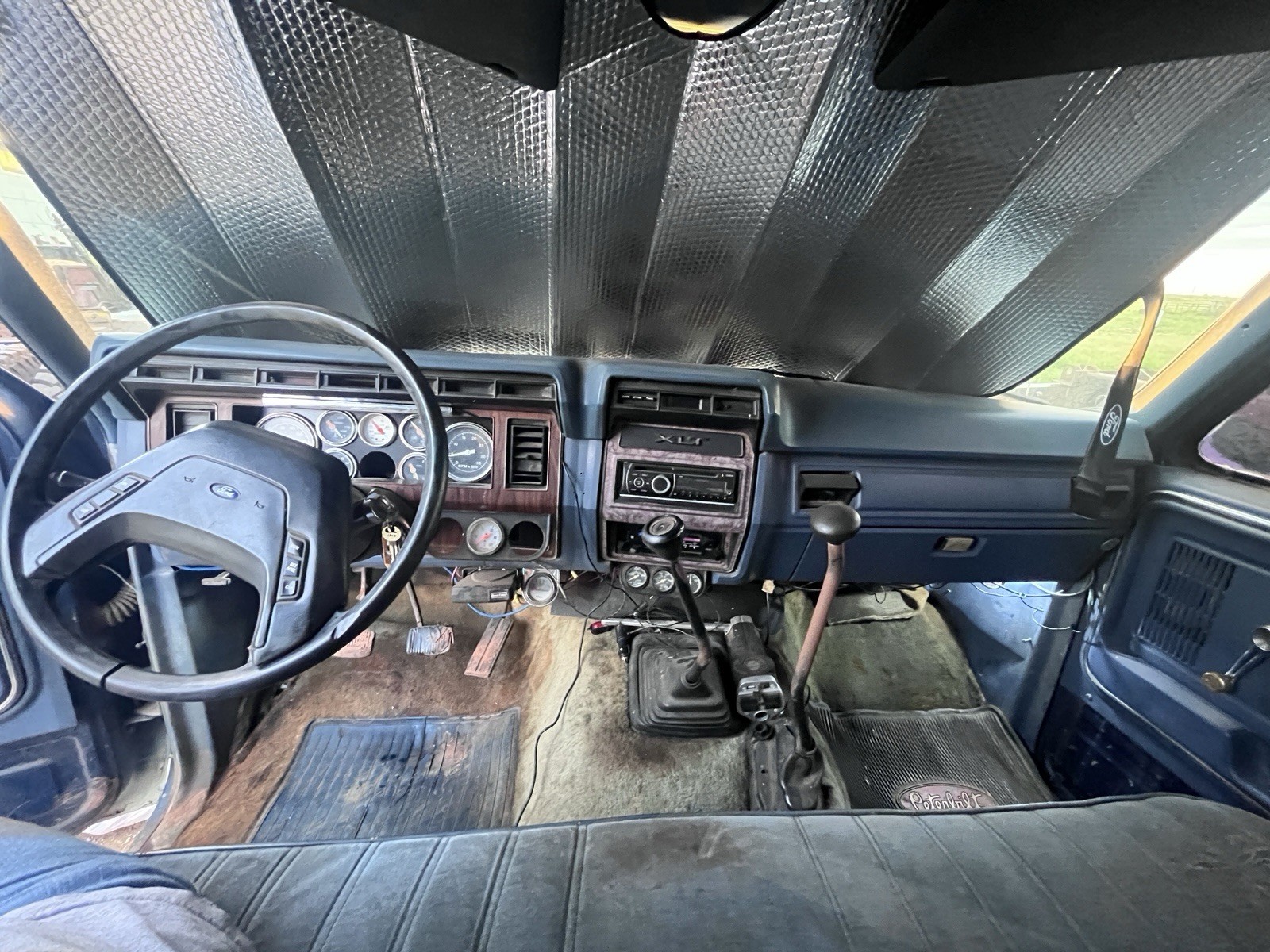 Ford-F-350-1985-Crew-Cab-Pickup-6