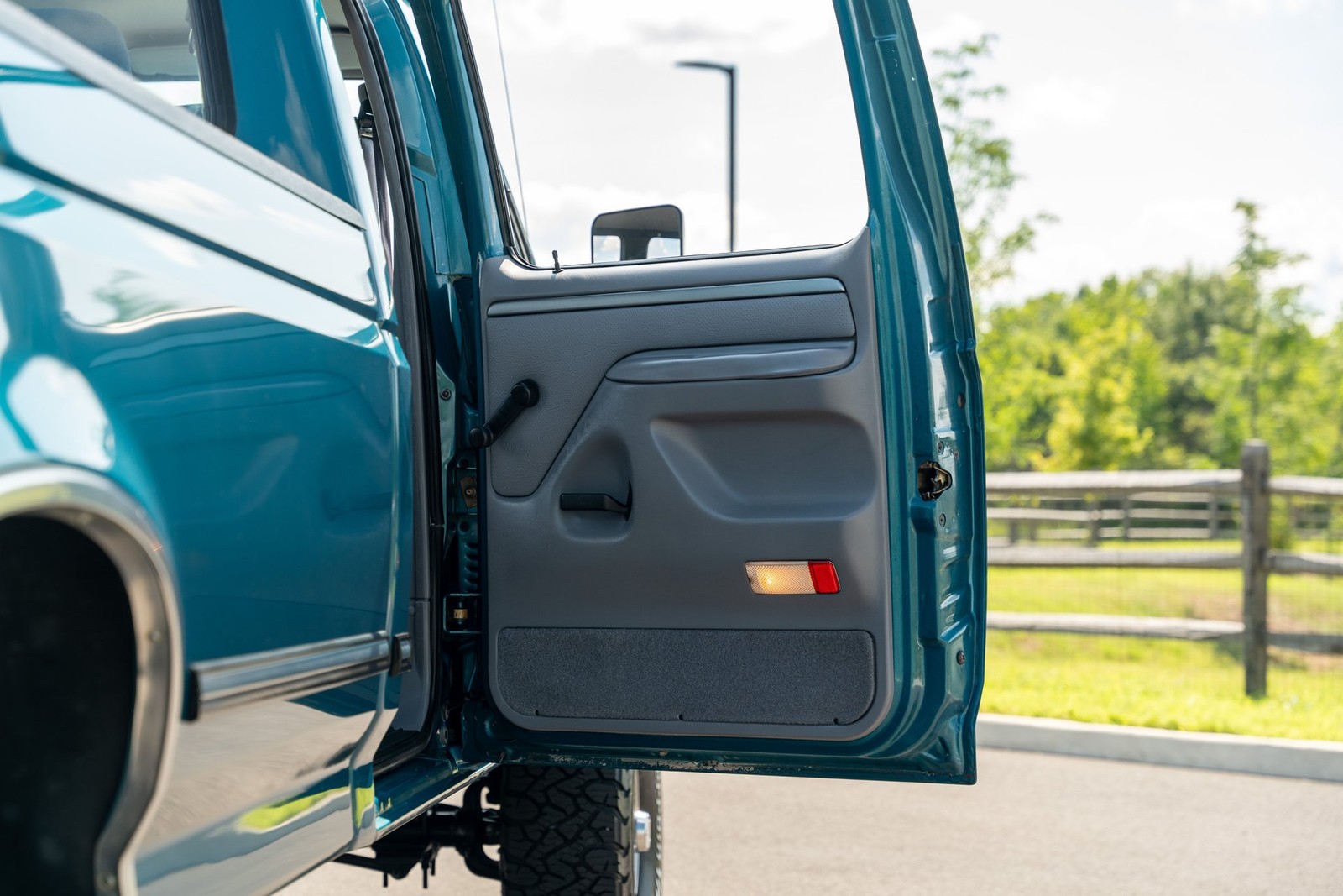 Ford-F-350-1994-Pickup-Truck-22