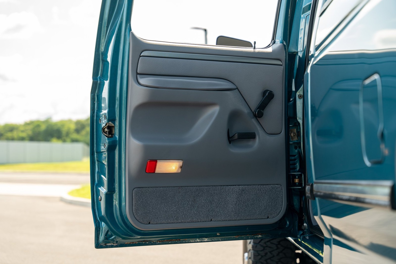 Ford-F-350-1994-Pickup-Truck-27