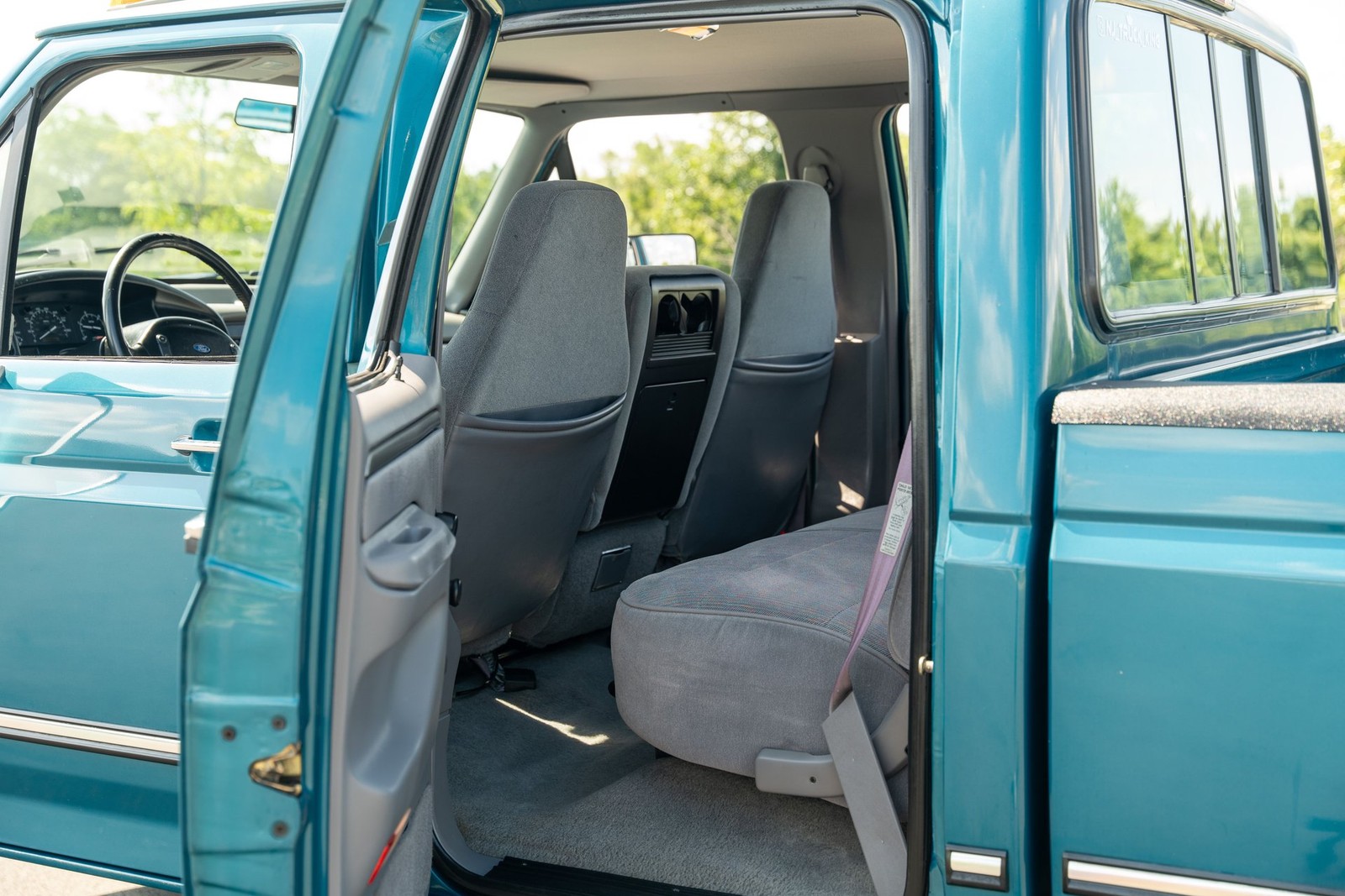 Ford-F-350-1994-Pickup-Truck-28