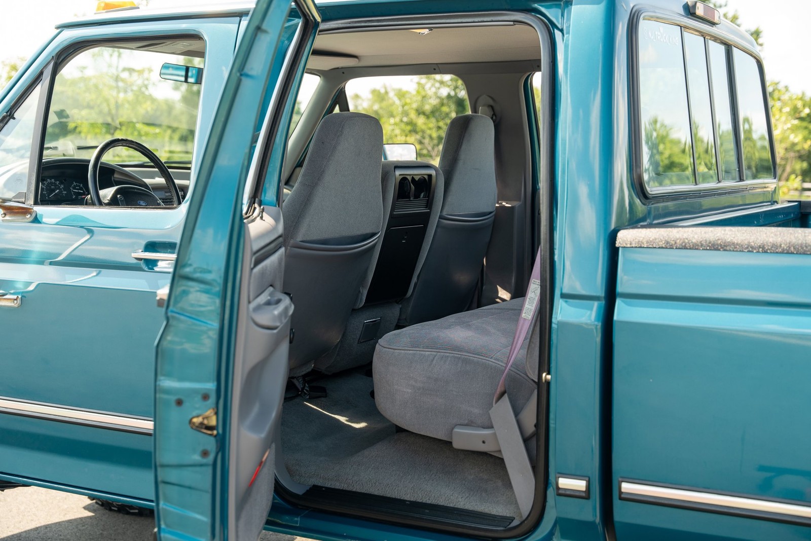 Ford-F-350-1994-Pickup-Truck-29