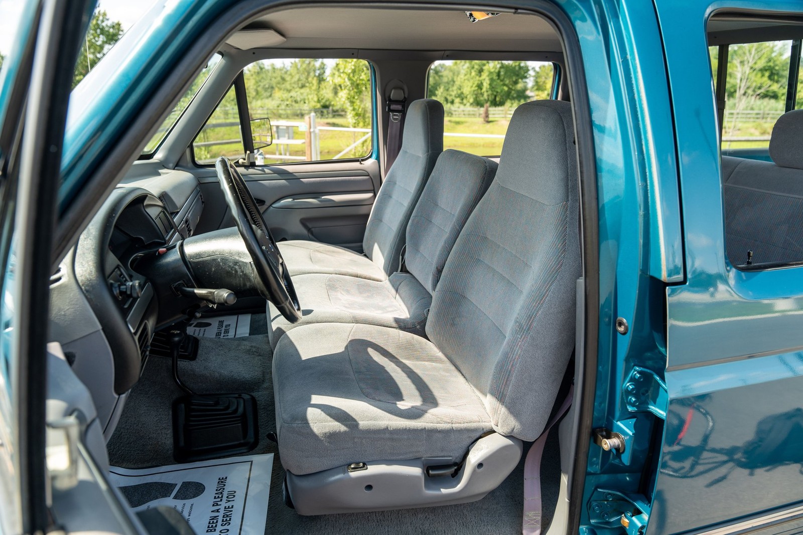 Ford-F-350-1994-Pickup-Truck-35