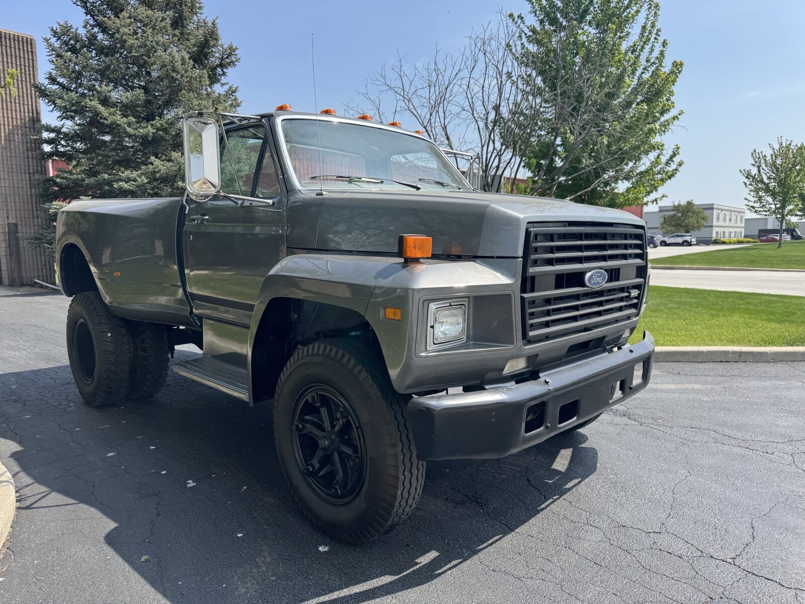 Ford-F-700-1988-3