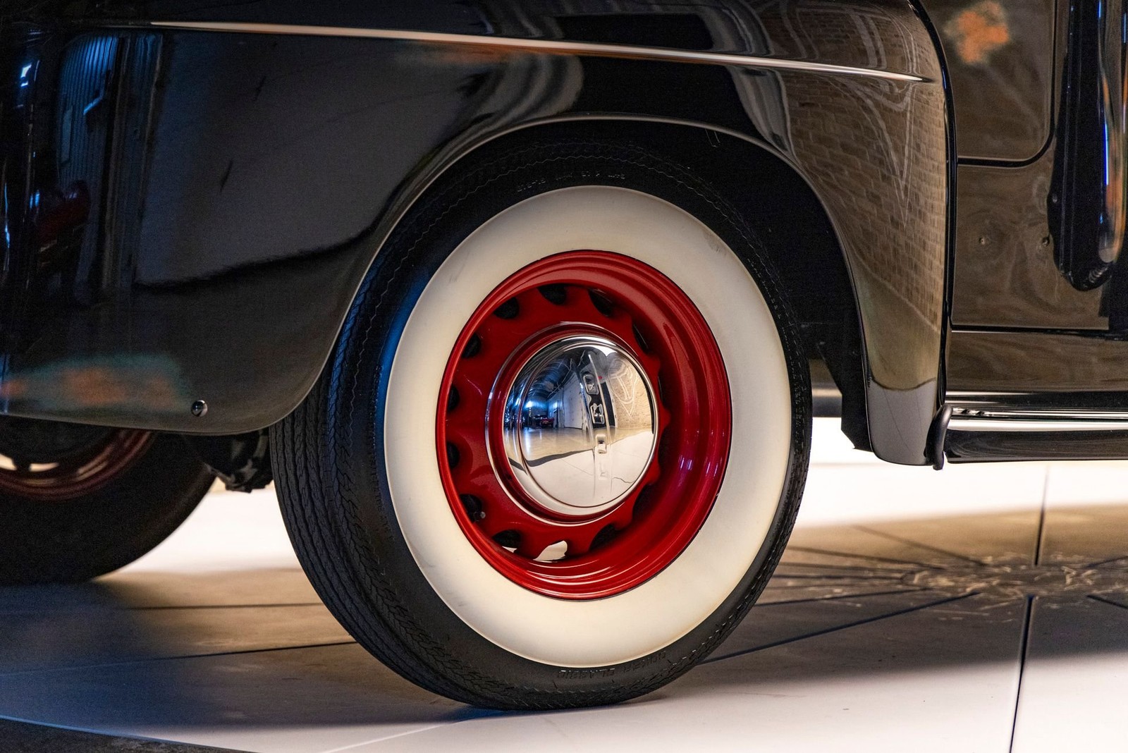 Ford-F1-1948-Pickup-Truck-12