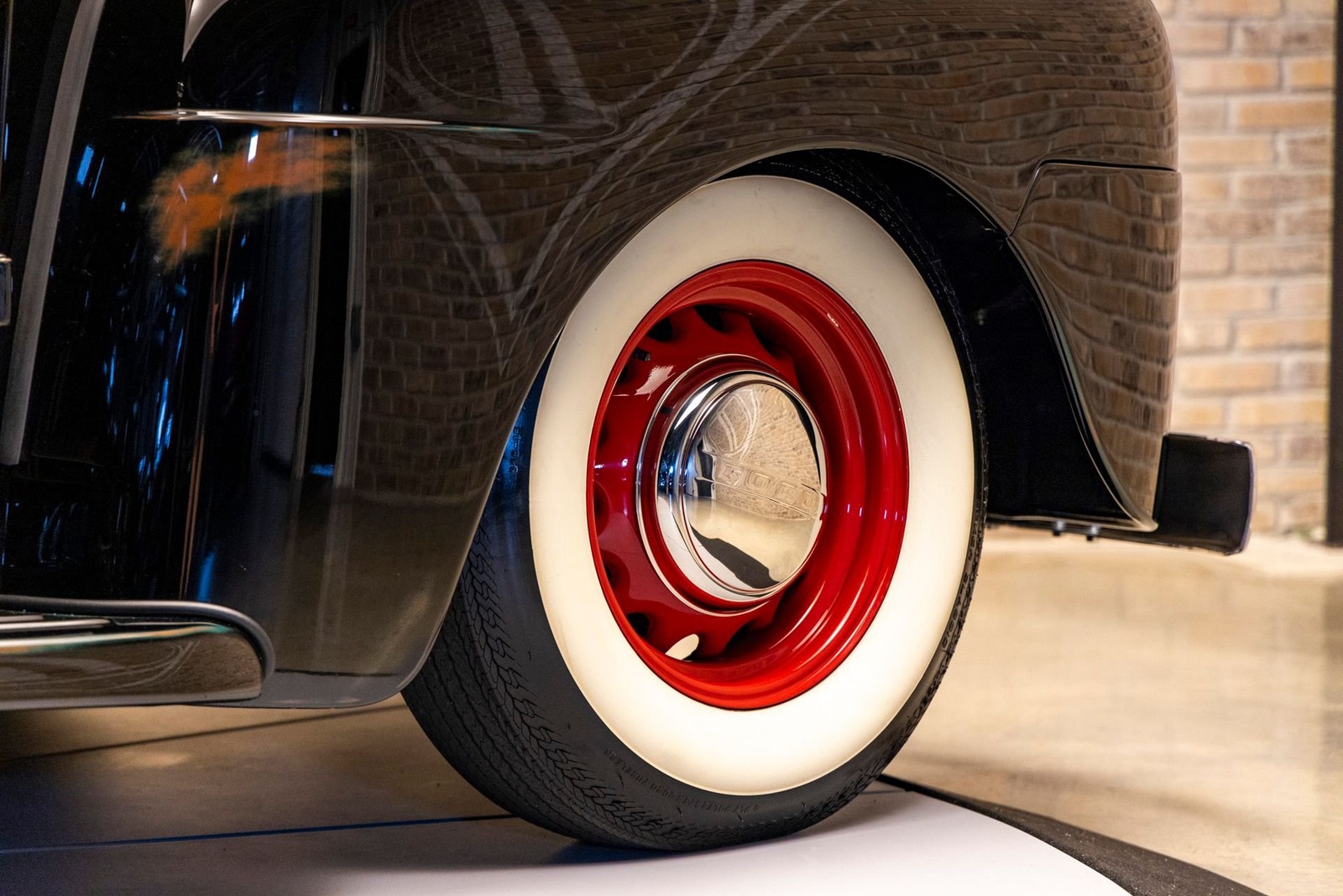 Ford-F1-1948-Pickup-Truck-13