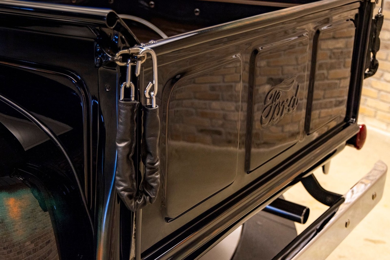 Ford-F1-1948-Pickup-Truck-22