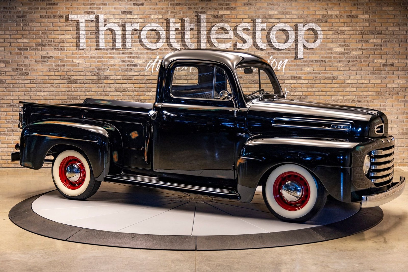 Ford-F1-1948-Pickup-Truck-4