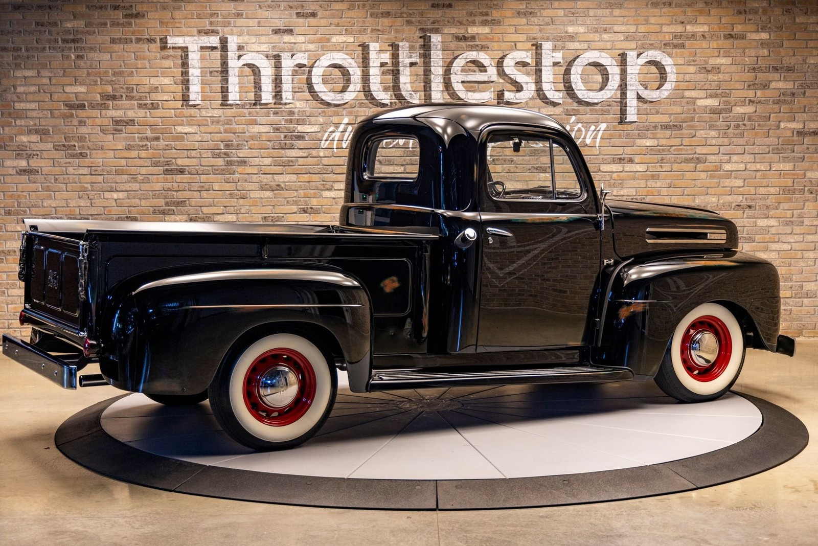 Ford-F1-1948-Pickup-Truck-5