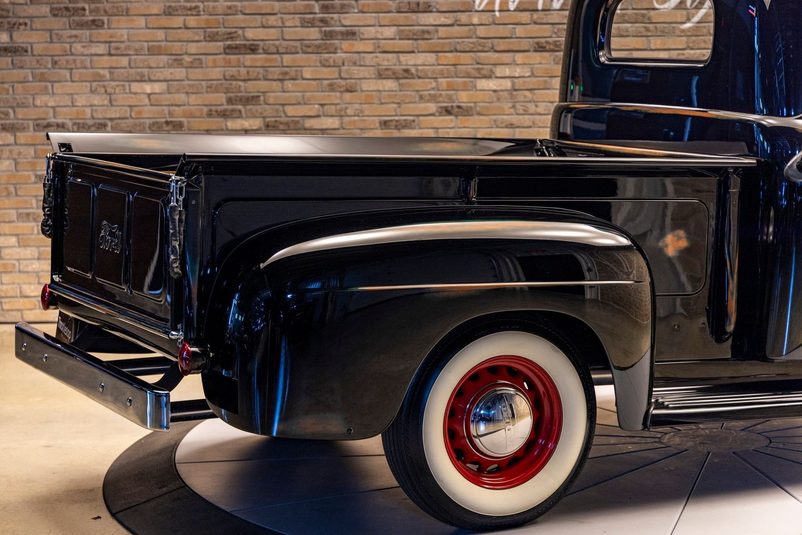 Ford-F1-1948-Pickup-Truck-7