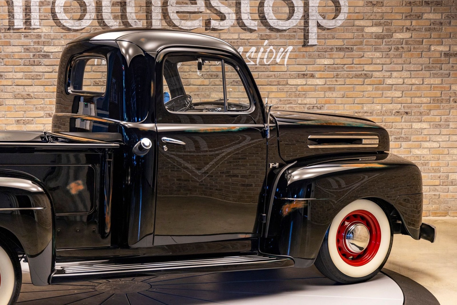 Ford-F1-1948-Pickup-Truck-8