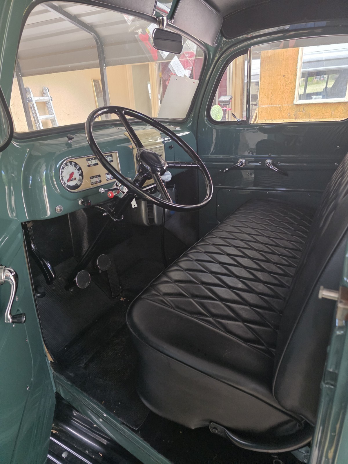 Ford-F1-1949-Standard-Cab-Pickup-3